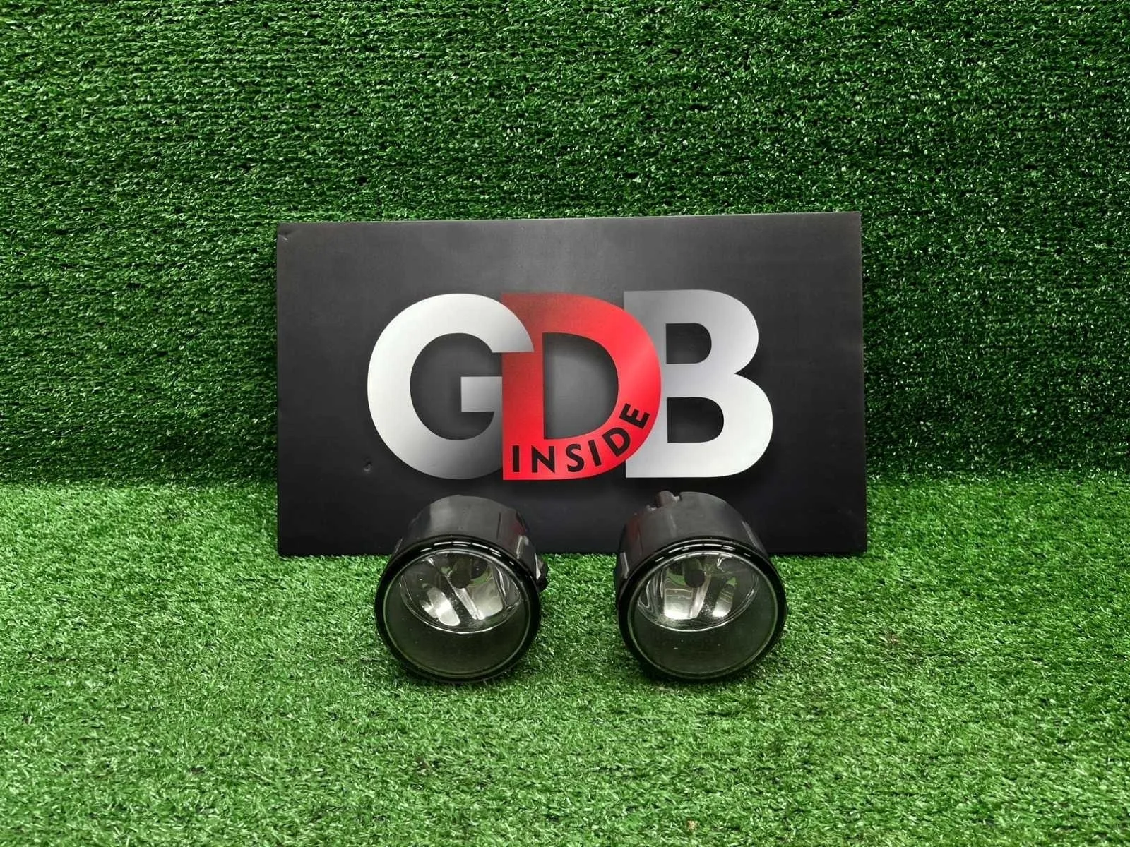 Комплект противотуманных фар (ПТФ) Nissan FUGA 261508990B KY51