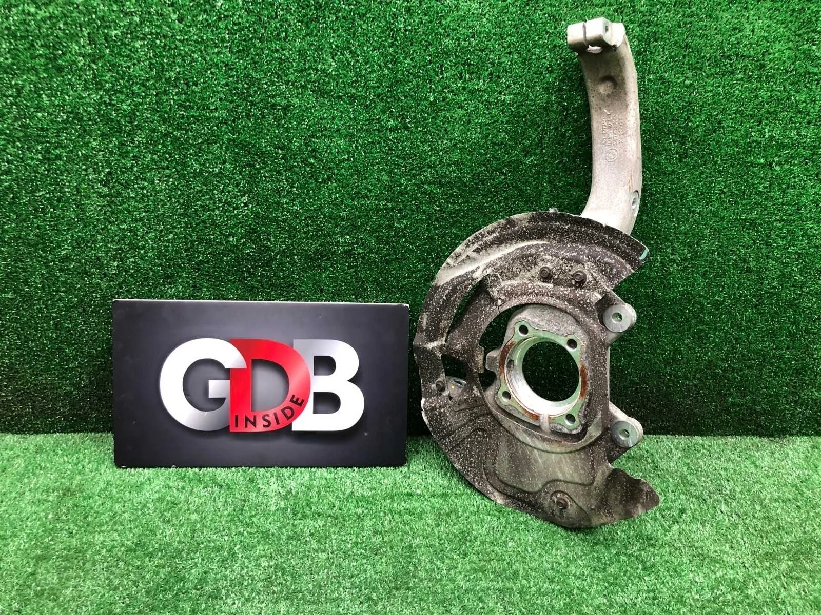 Кулак поворотный Bmw X5 19.01.2012 31216869869 E70 N57D30A, передний левый