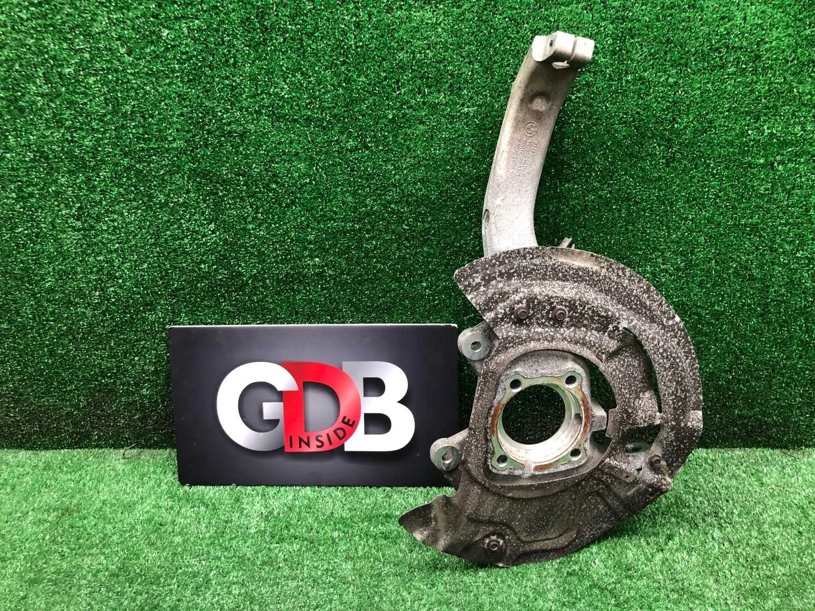 Кулак поворотный Bmw X5 19.01.2012 31216869870 E70 N57D30A, передний правый