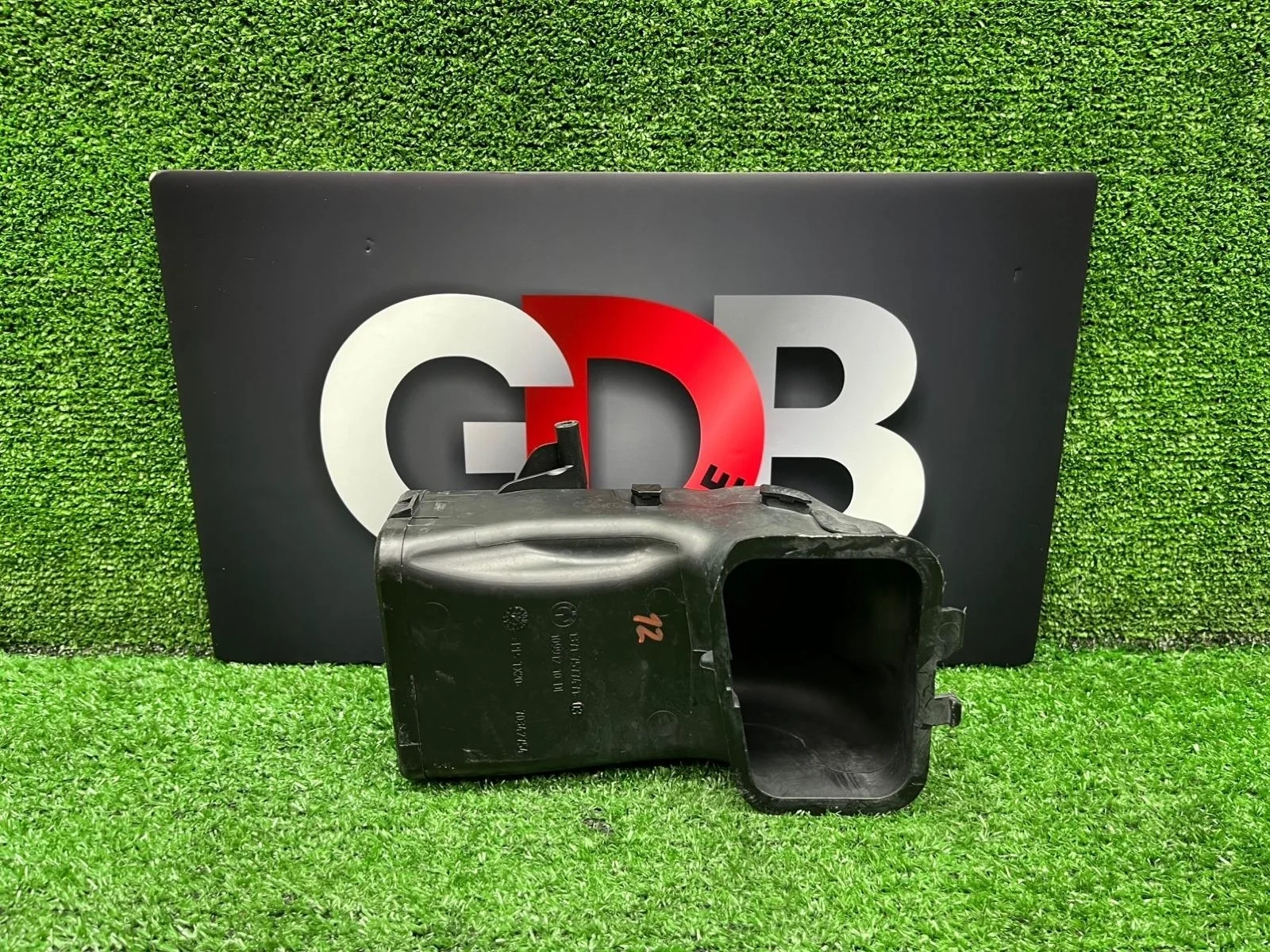 Воздухозаборник BMW 5 series 08.07.2014 13717577471 F10 N55B30A