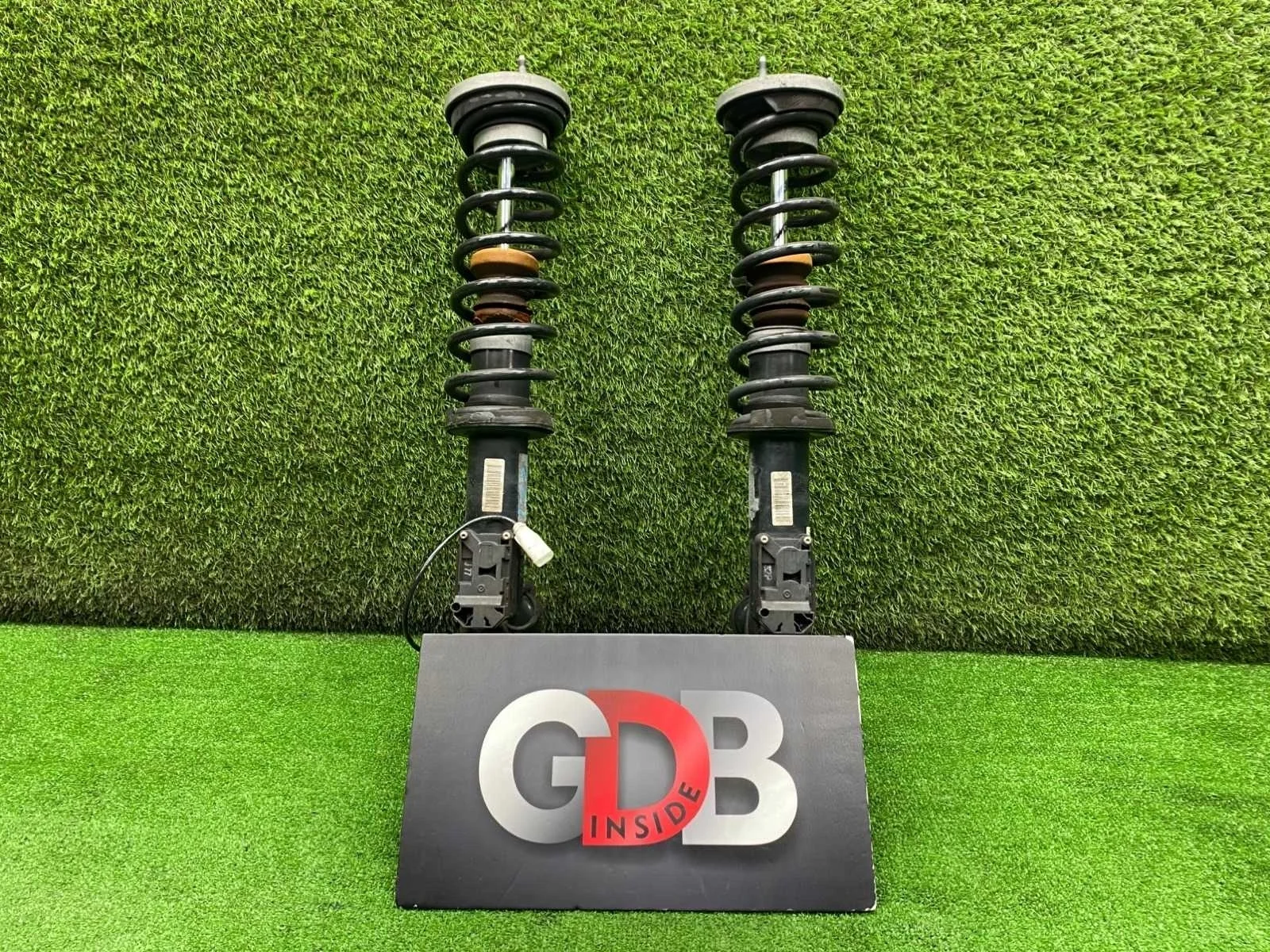 Стойки амортизаторов комплект BMW 7 series 21.01.2011 37126796927 F01 N63B44A, задние