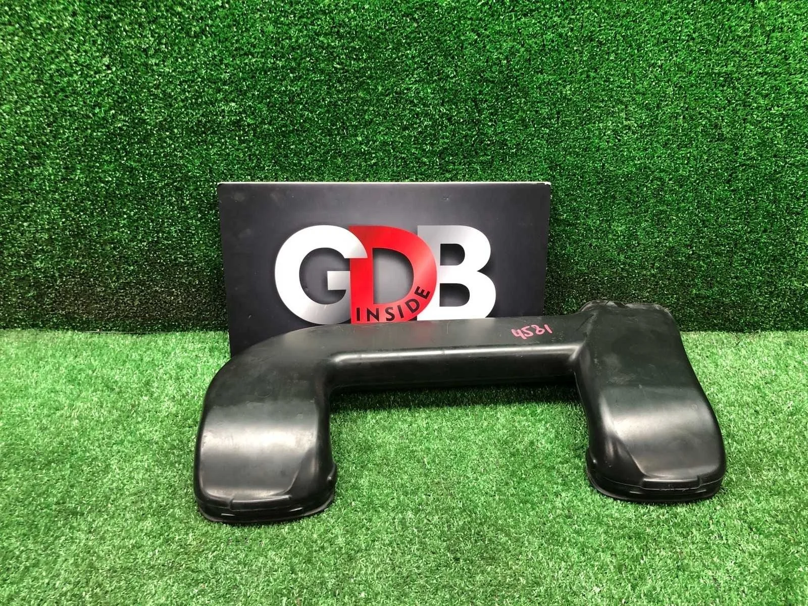 Воздуховод BMW X5 19.01.2012 13717812058 E70 N57D30A