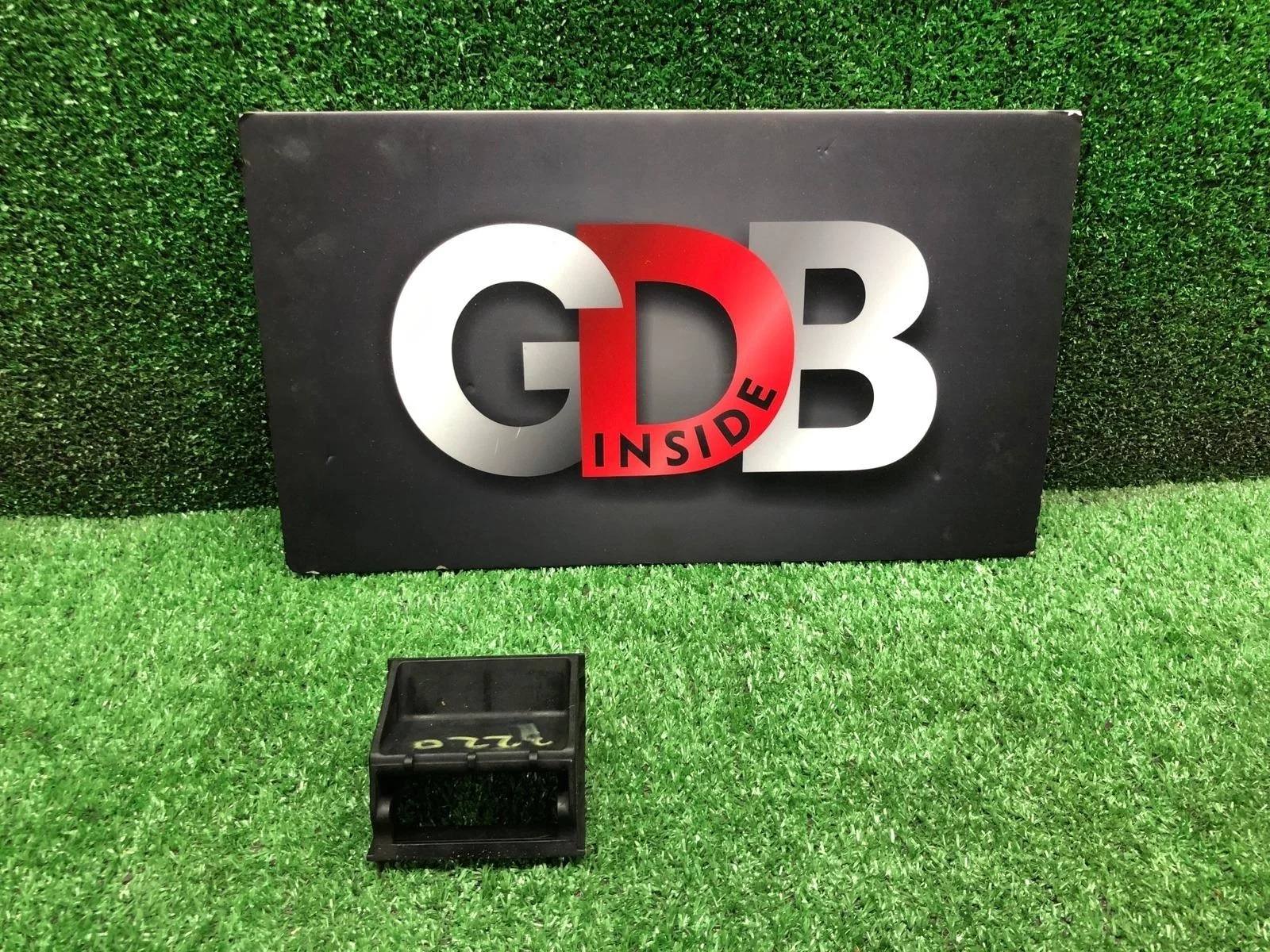 Кронштейн радиатора BMW X5 07.11.2011 17117533537 E70 N57D30A