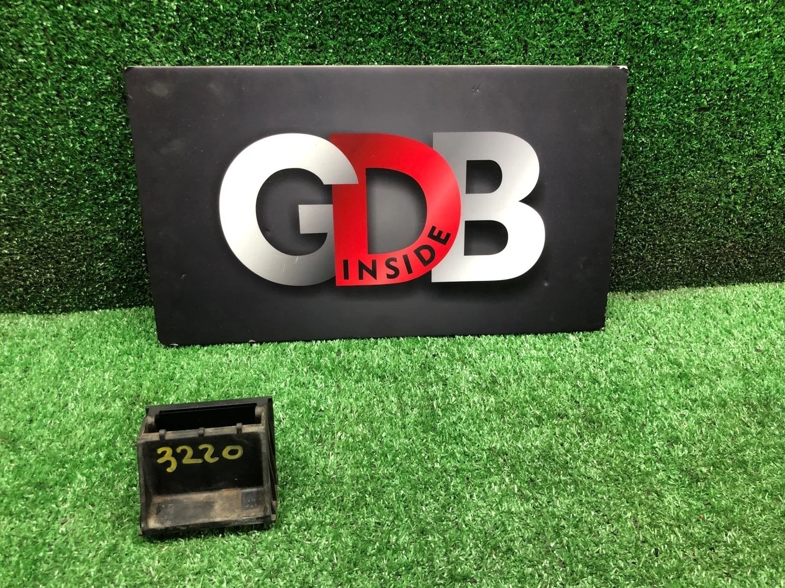 Кронштейн радиатора BMW X5 07.11.2011 17117533537 E70 N57D30A