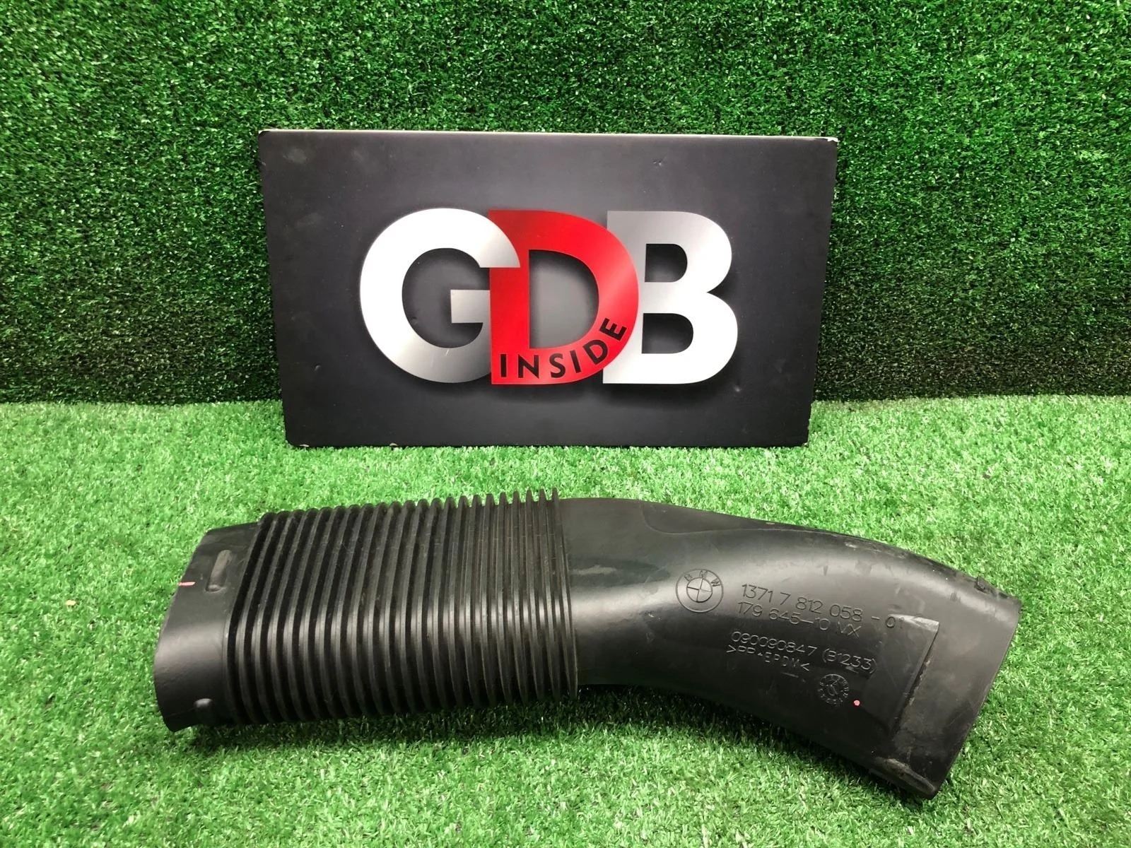 Воздуховод BMW X5 07.11.2011 13717812058 E70 N57D30A