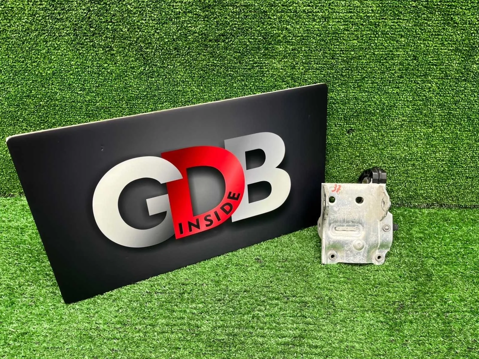 Кронштейн радиатора BMW 5 series 08.07.2014 51117186513 F10 N55B30A, передний левый