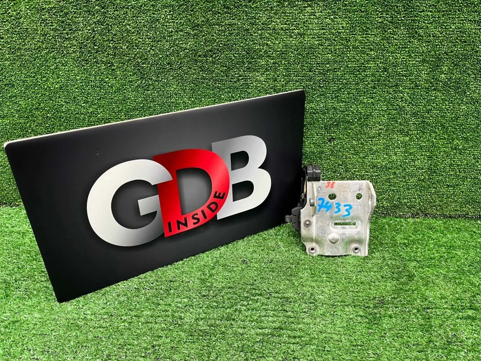 Кронштейн радиатора Bmw 5 Series 08.07.2014 51117186514 F10 N55B30A, передний правый