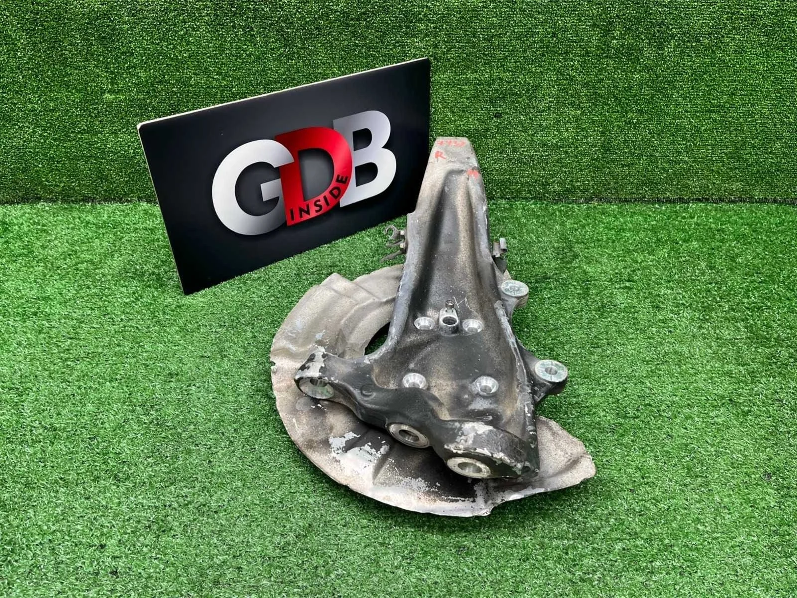 Кулак поворотный Bmw 5 Series 08.07.2014 31216775770 F10 N55B30A, передний правый