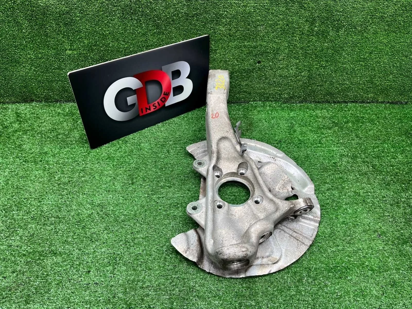 Кулак поворотный Bmw X5 07.11.2011 31216869869 E70 N57D30A, передний левый