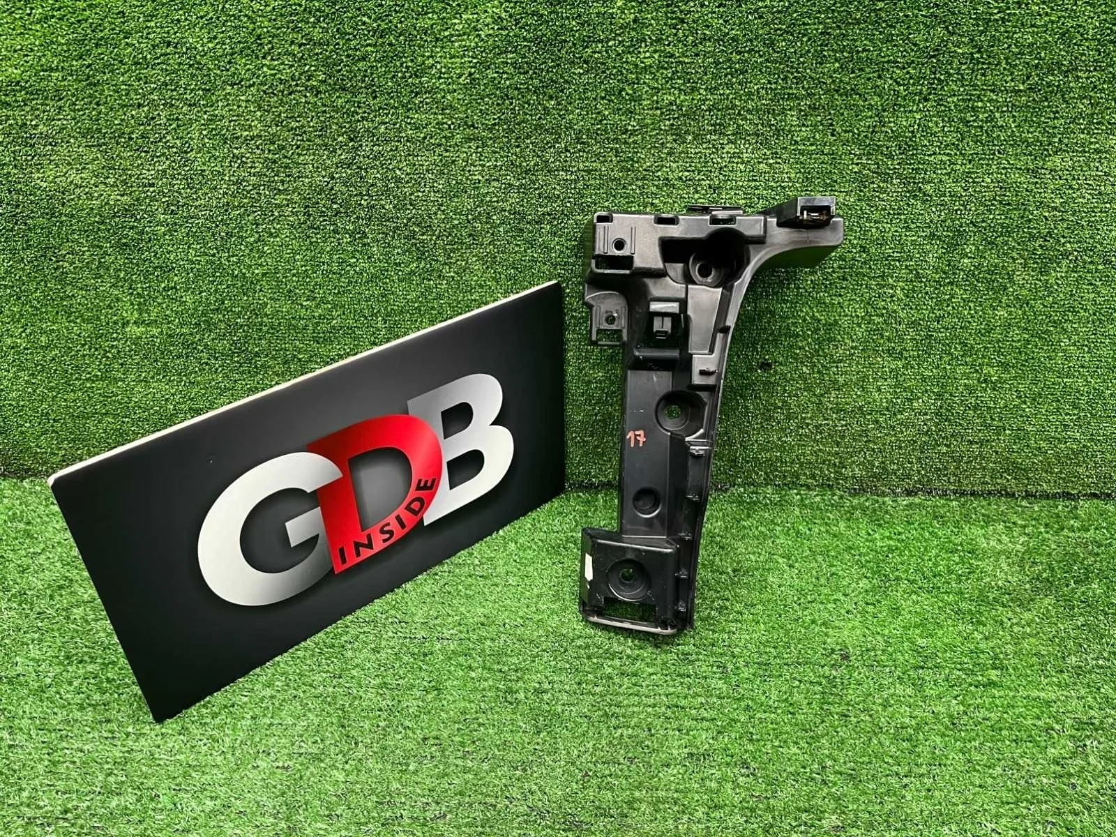 Кронштейн бампера BMW X5 07.11.2011 51127226936 E70 N57D30A, задний правый