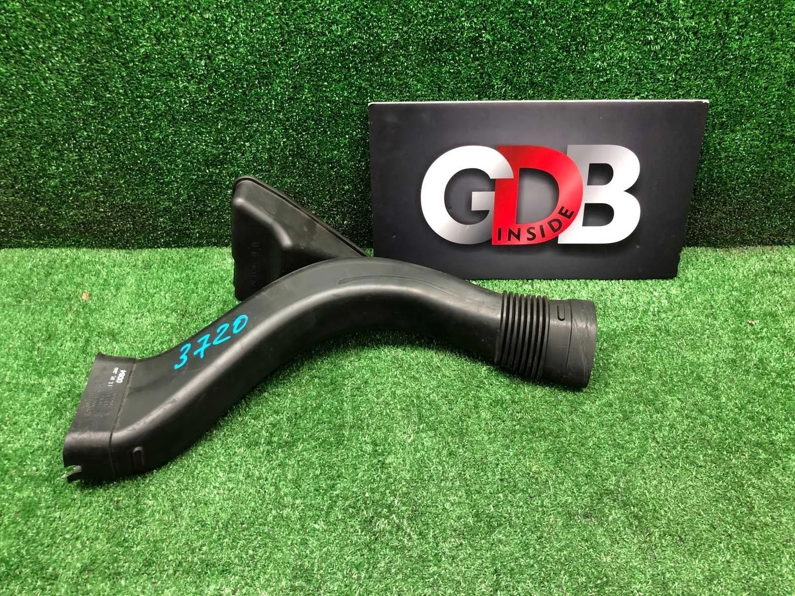 Патрубок воздушного фильтра BMW 7 series 21.01.2011 13717577472 F01 N63B44A