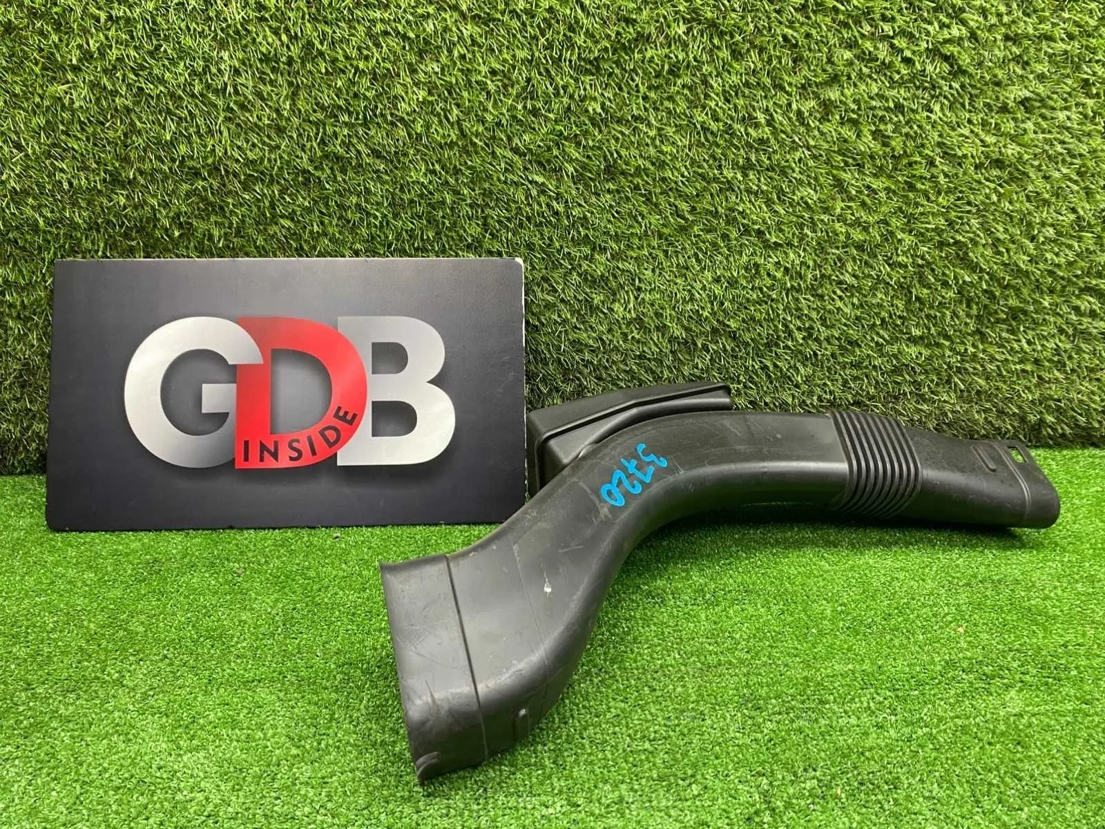 Воздуховод Bmw 7 Series 21.01.2011 13717577473 F01 N63B44A