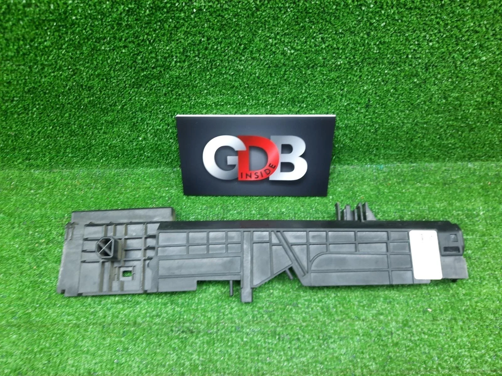 Рамка радиатора Bmw 1 Series 13.10.2012 17117600536 F20 N13B16A, левая