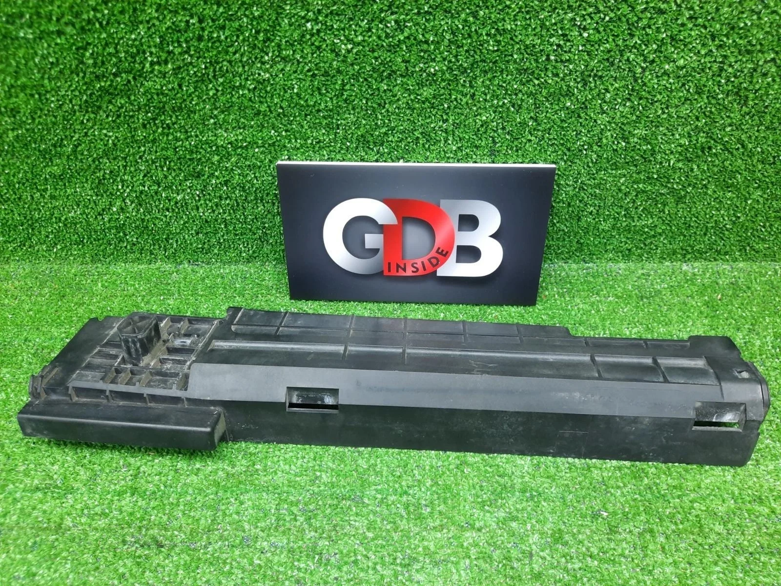 Рамка радиатора BMW 1 series 13.10.2012 17117600537 F20 N13B16A, правая