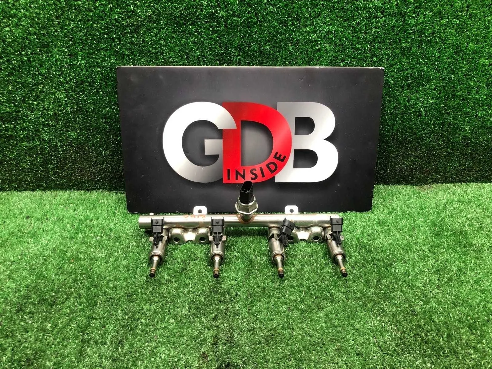 Топливная рампа с форсунками Bmw 1 Series 24.04.2012 13537592426 F20 N13B16A