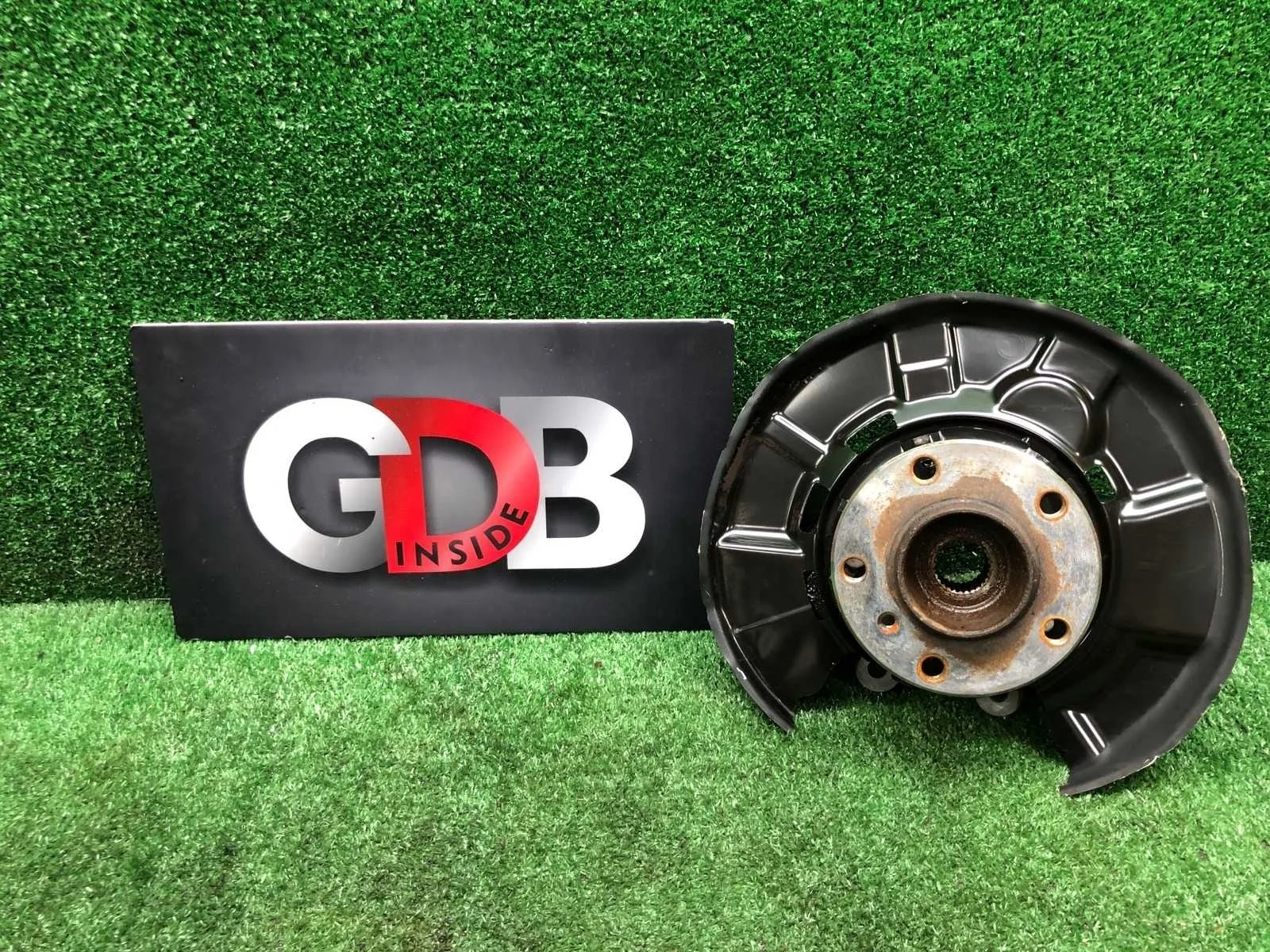 Кулак поворотный BMW 1 series 24.04.2012 33326792516 F20 N13B16A, задний правый