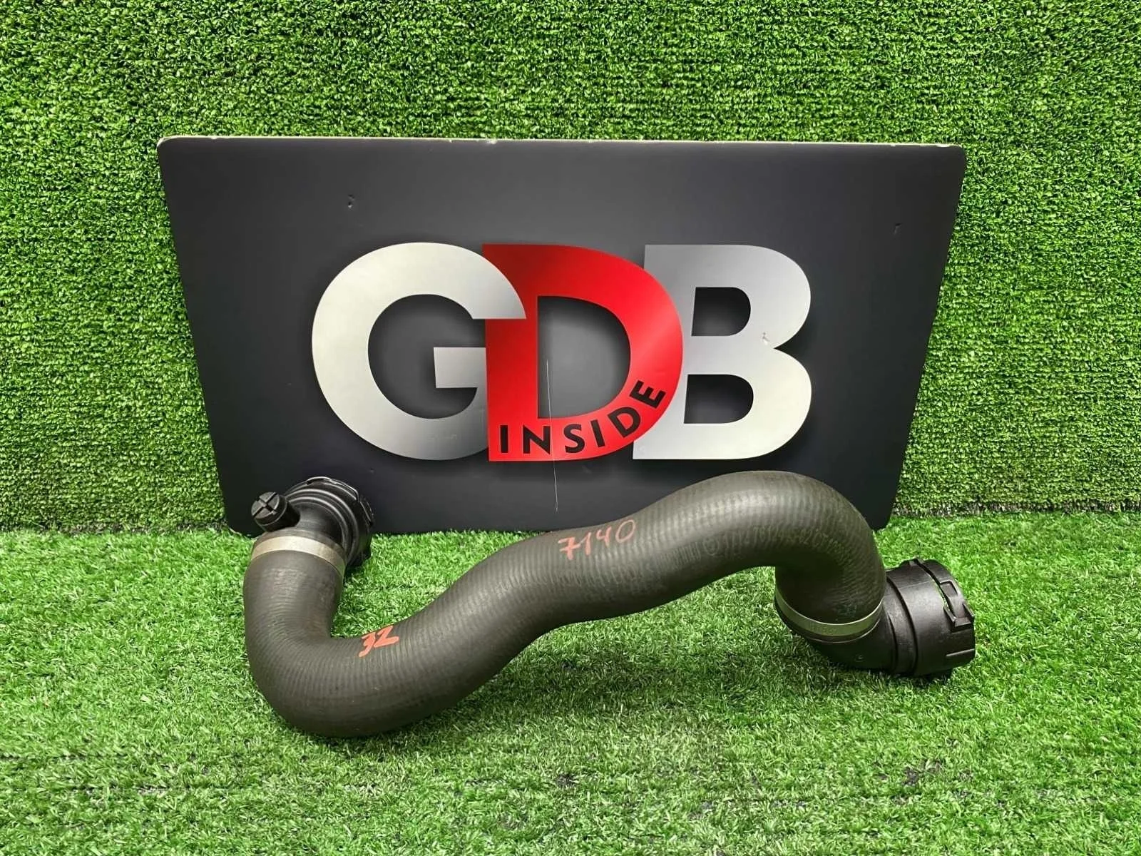 Патрубок системы охлаждения BMW X1 23.03.2012 17127612445 E84 N20B20A