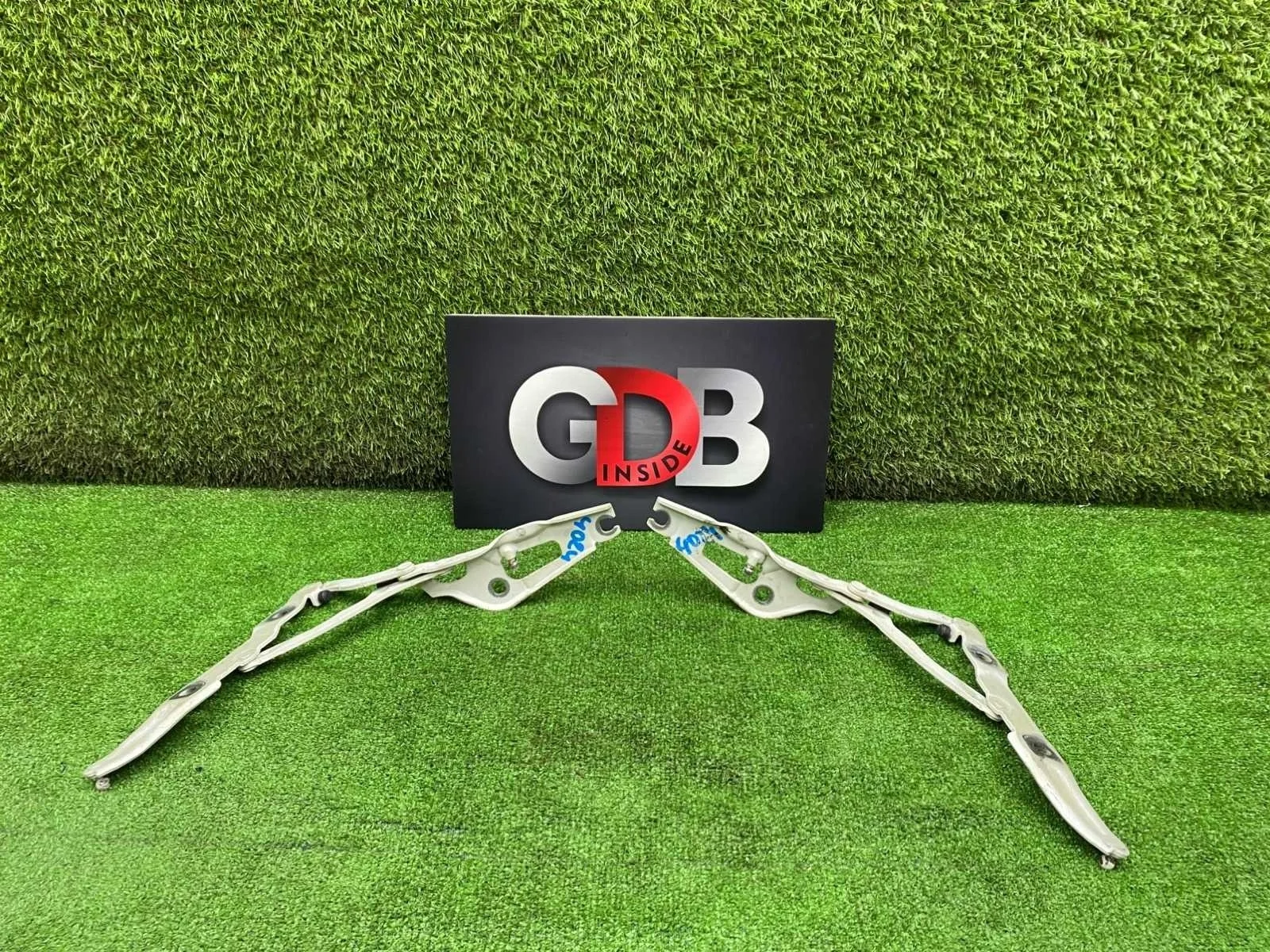 Петли багажной двери BMW 3 series 22.08.2007 41627210675 E92 N54B30A