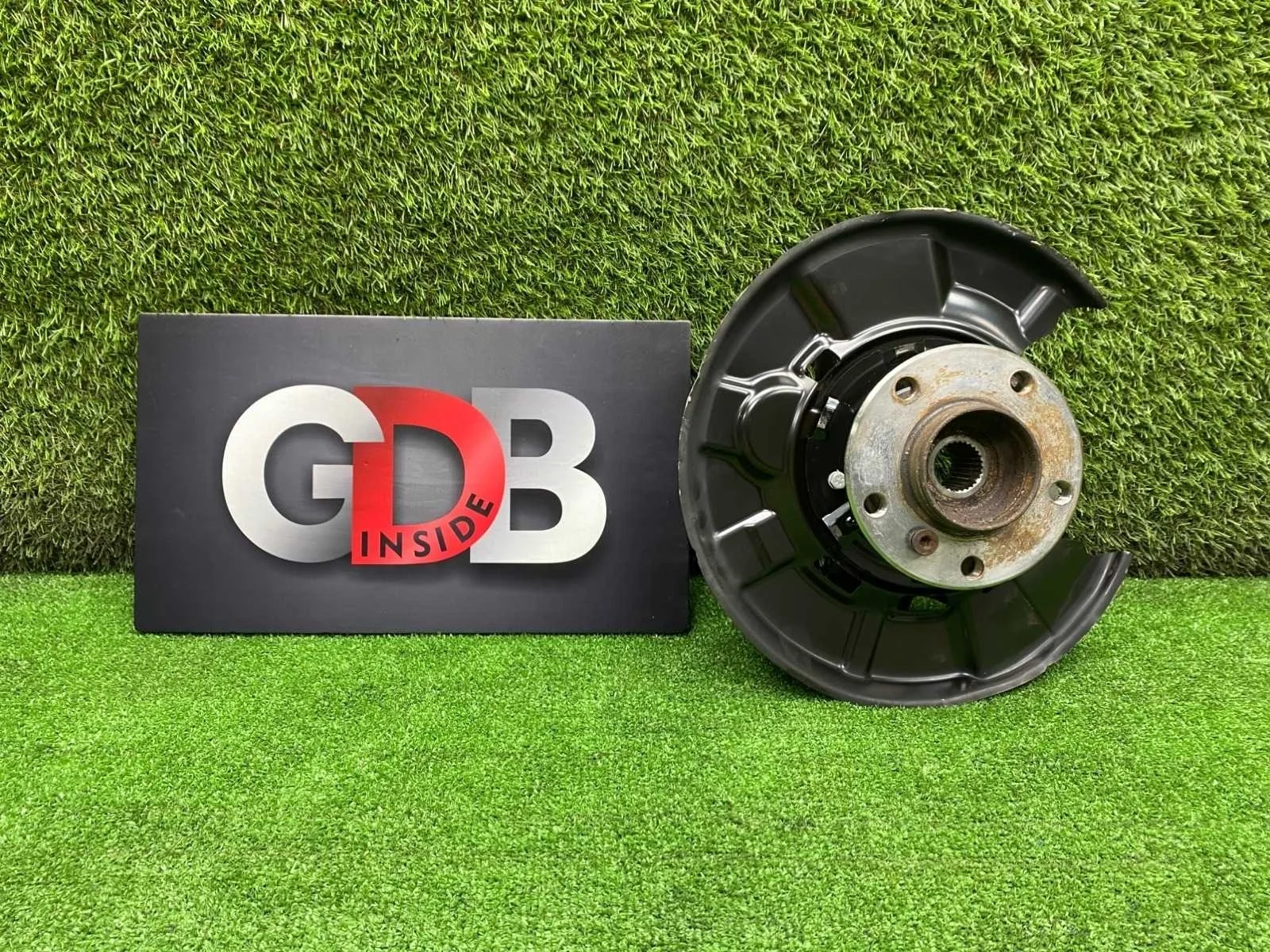 Кулак поворотный BMW 1 series 28.06.2013 33326792516 F20 N13B16A, задний правый