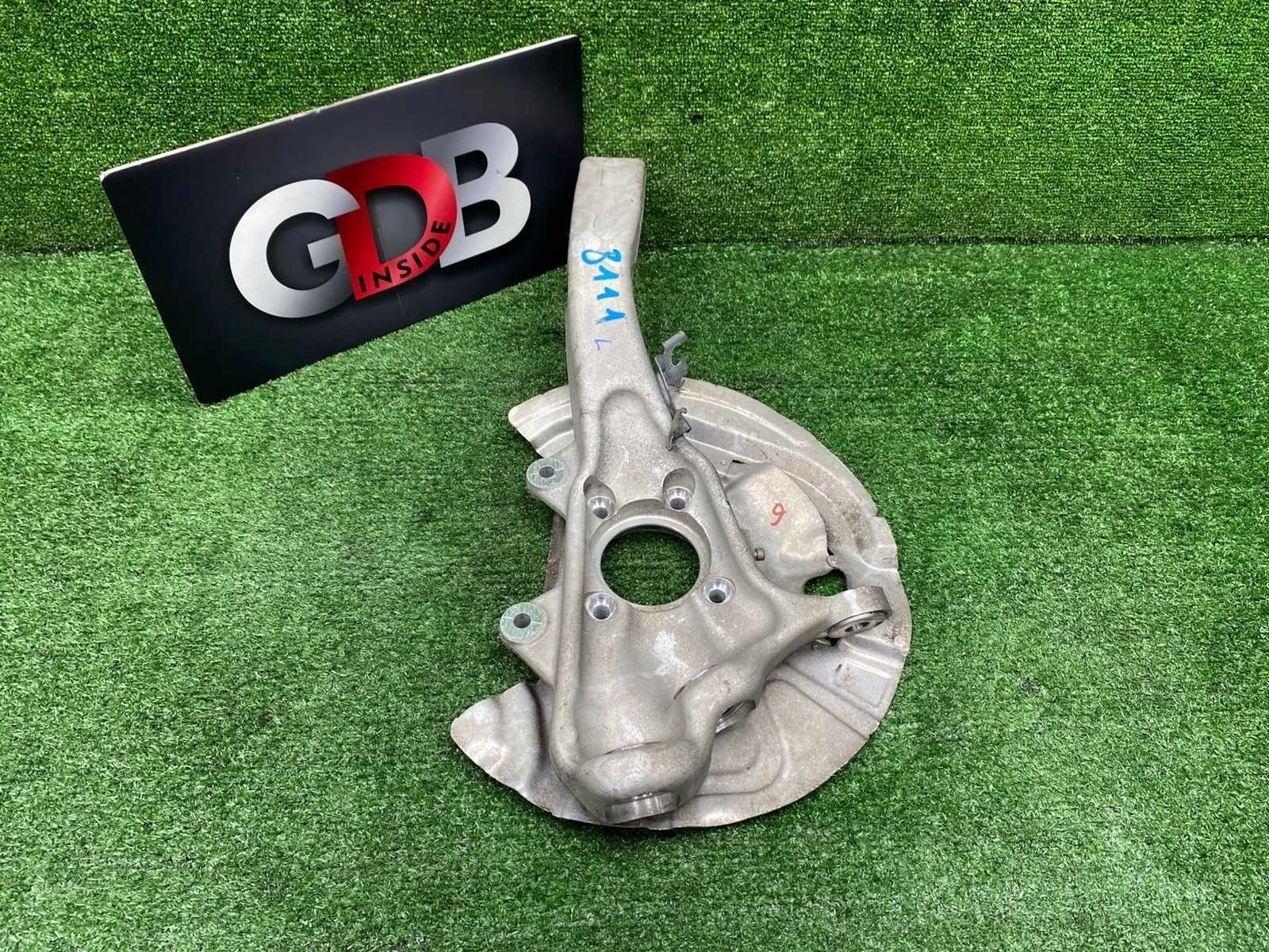 Кулак поворотный Bmw X5 09.01.2009 31216869869 E70 N52B30AF, передний левый