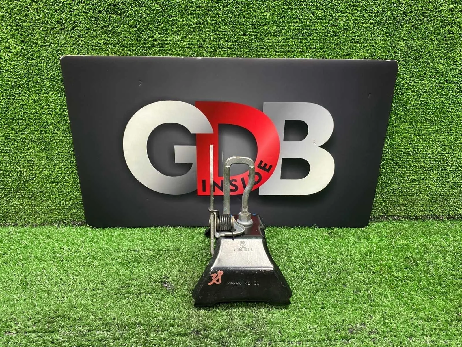 Скоба замка капота BMW X5 09.01.2009 51237164801 E70 N52B30AF, передняя левая