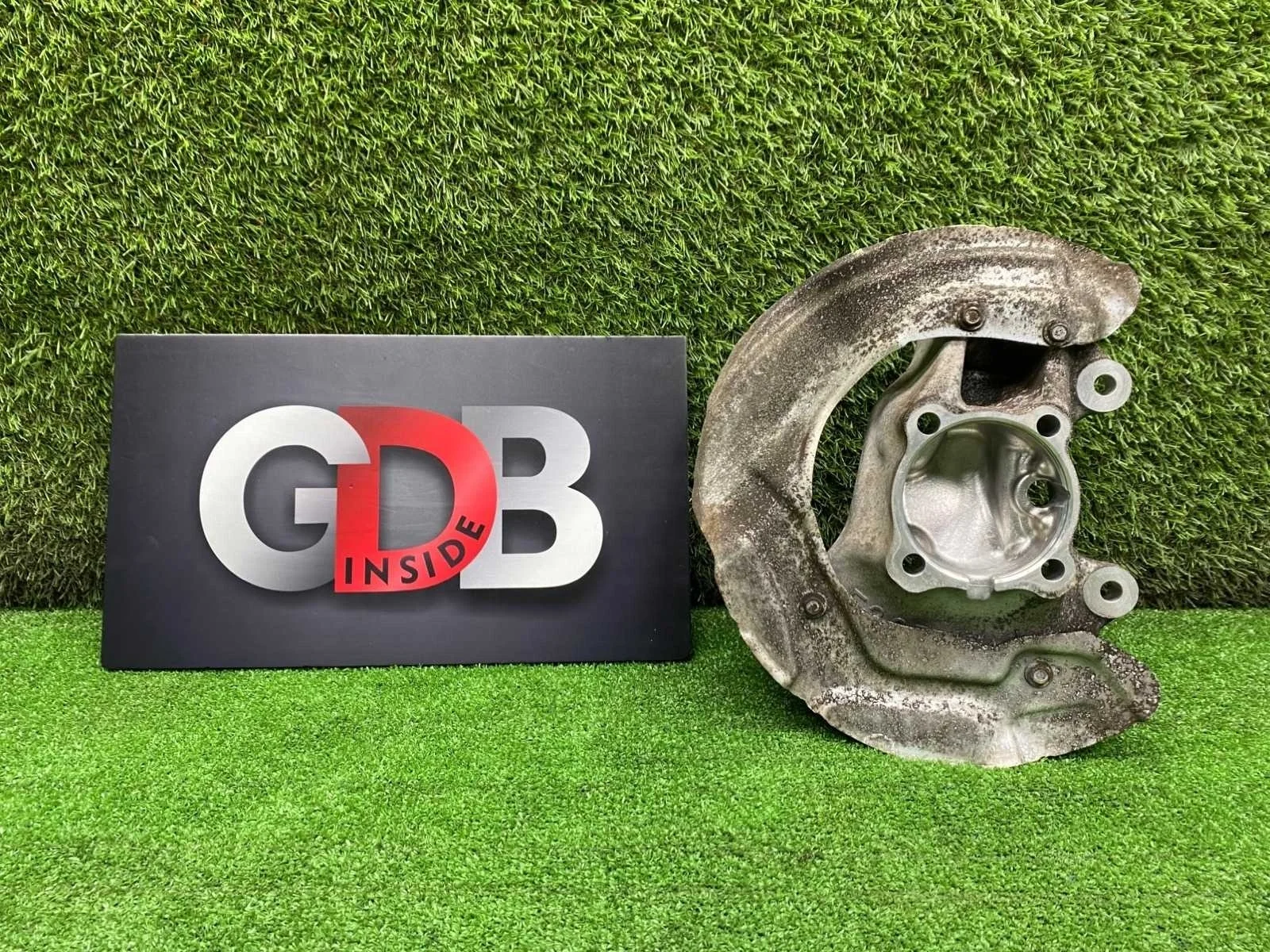 Кулак поворотный BMW 1 series 28.06.2013 31216792285 F20 N13B16A, передний левый