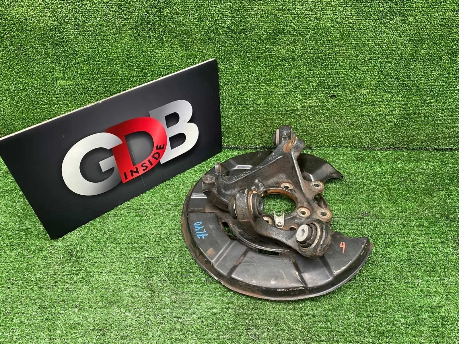 Кулак поворотный BMW X1 23.03.2012 33326788049 E84 N20B20A, задний левый