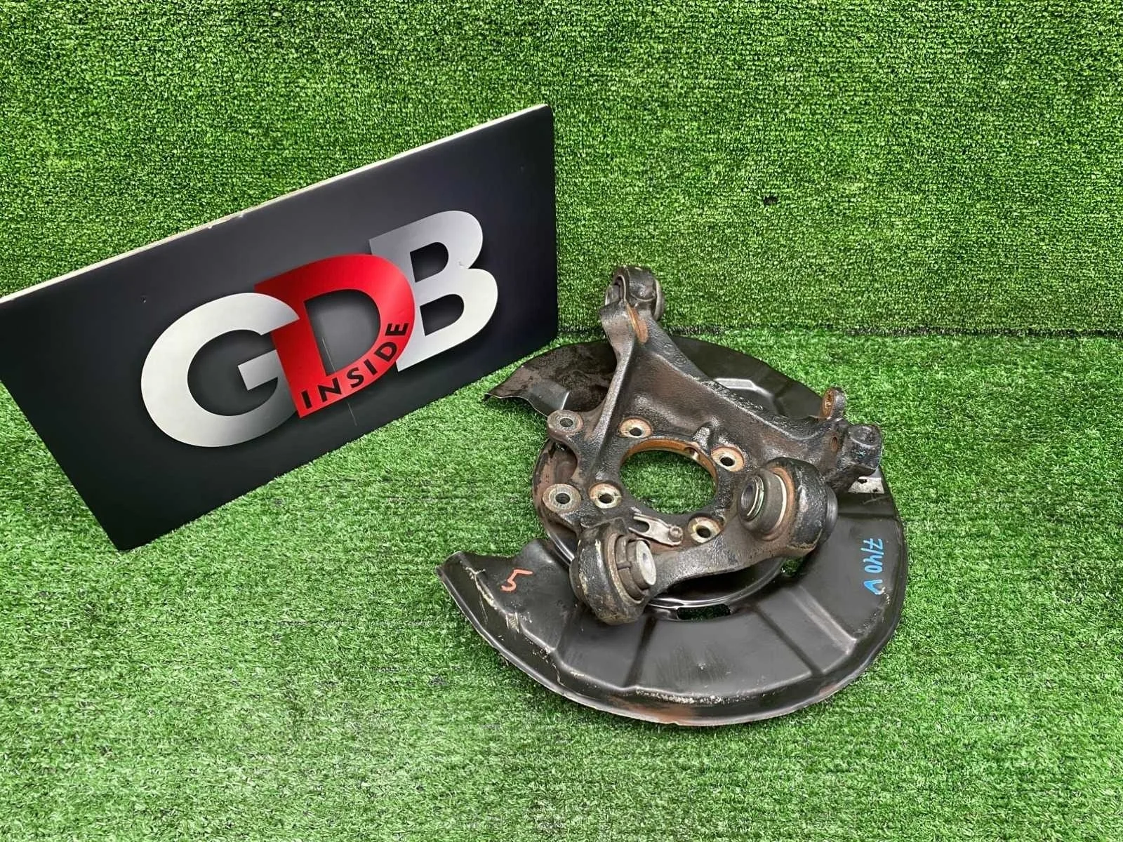 Кулак поворотный BMW X1 23.03.2012 33326788050 E84 N20B20A, задний правый