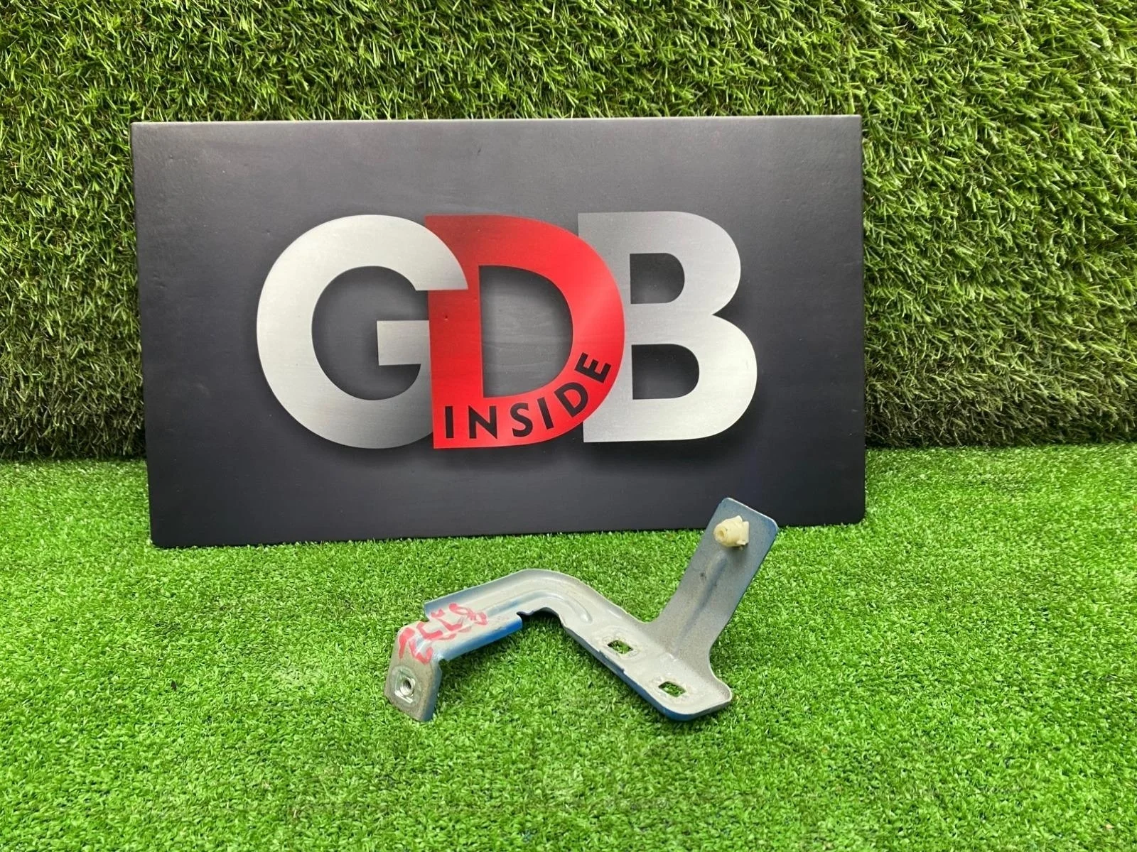 Кронштейн крыла BMW 1 series 31.07.2015 41357284647 F20 B38B15A, левый