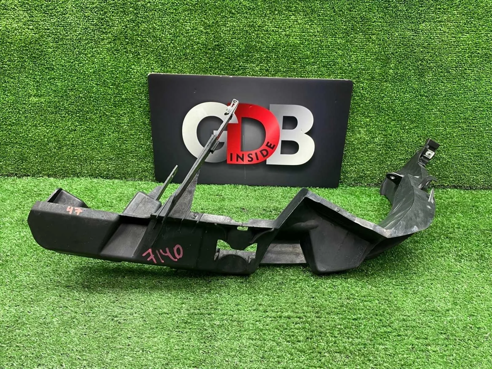 Кронштейн фары BMW X1 23.03.2012 51642990180 E84 N20B20A, передний правый