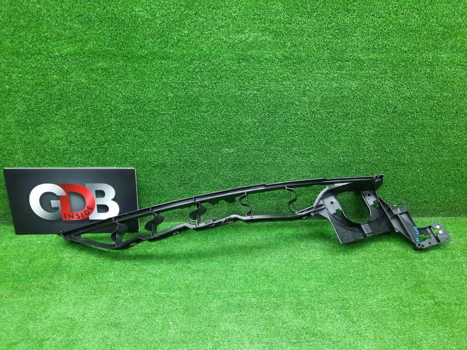 Кронштейн крыла BMW X5 23.09.2011 51657157990 E70 N55B30A, передний правый