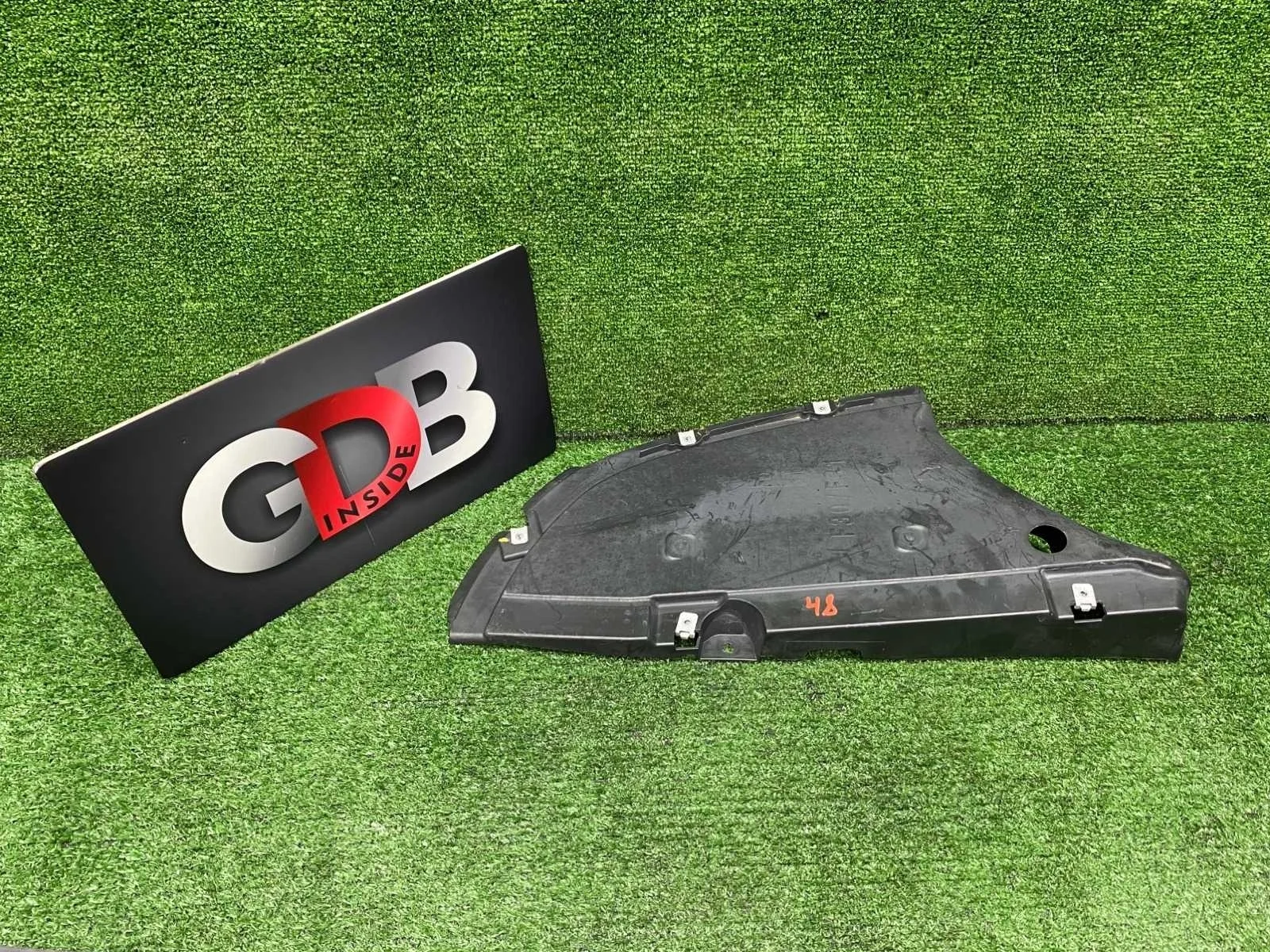 Защита днища BMW 3 series 30.10.2015 51757258048 F30 N47D20C, задняя правая