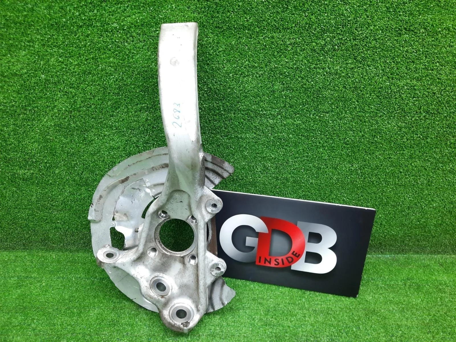 Кулак поворотный Bmw X5 23.09.2011 31216869870 E70 N55B30A, передний правый