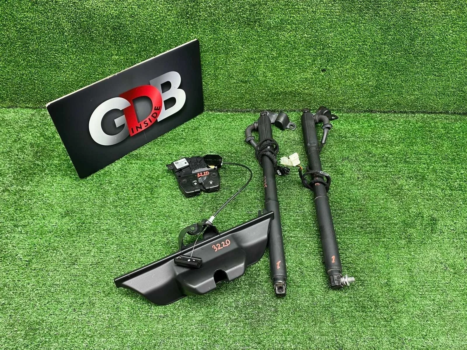 Амортизатор багажника Bmw X5 07.11.2011 51247332695 E70 N57D30A