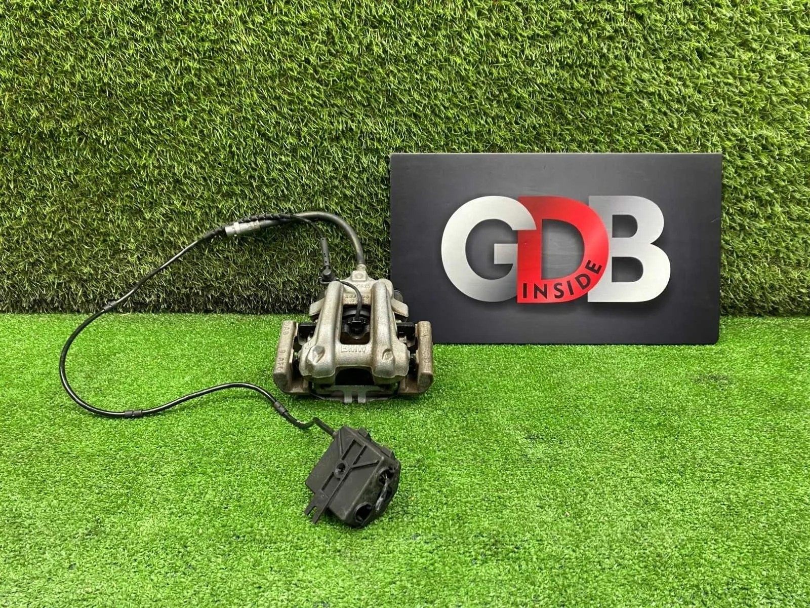 Суппорт BMW 1 series 31.07.2015 34216850858 F20 B38B15A, задний правый