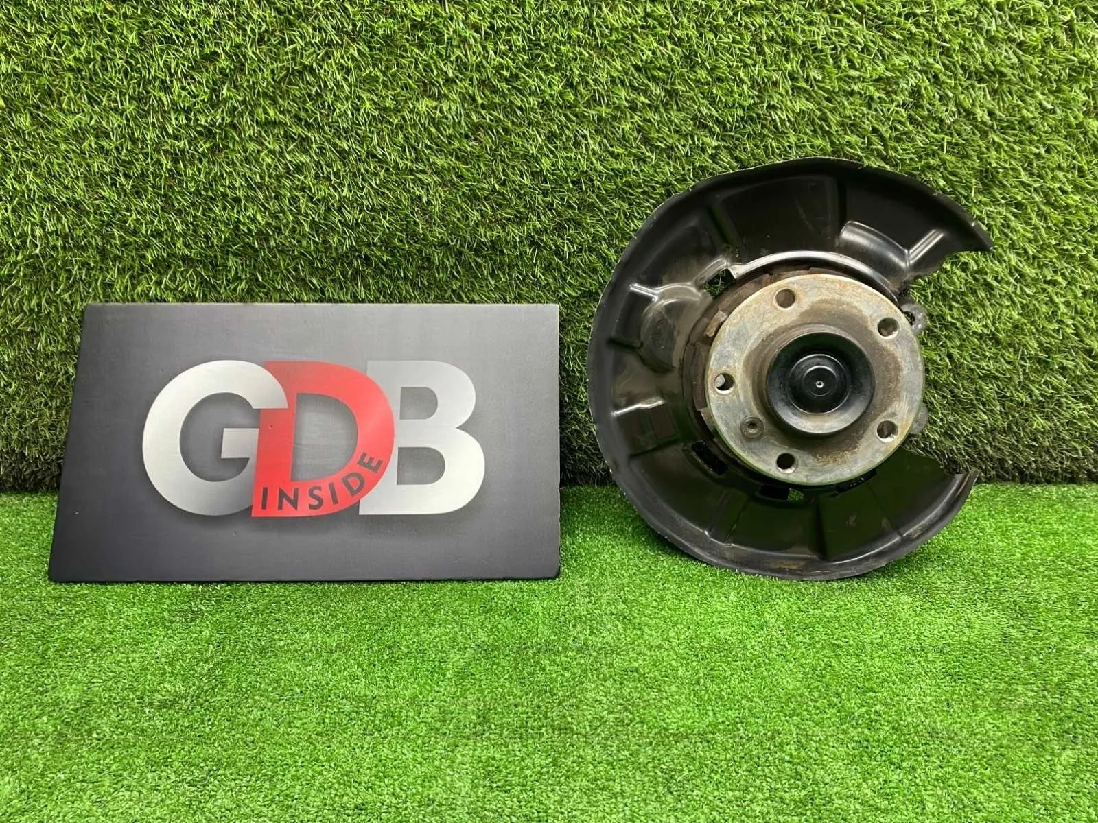 Кулак поворотный BMW 1 series 31.07.2015 33326792516 F20 B38B15A, задний правый