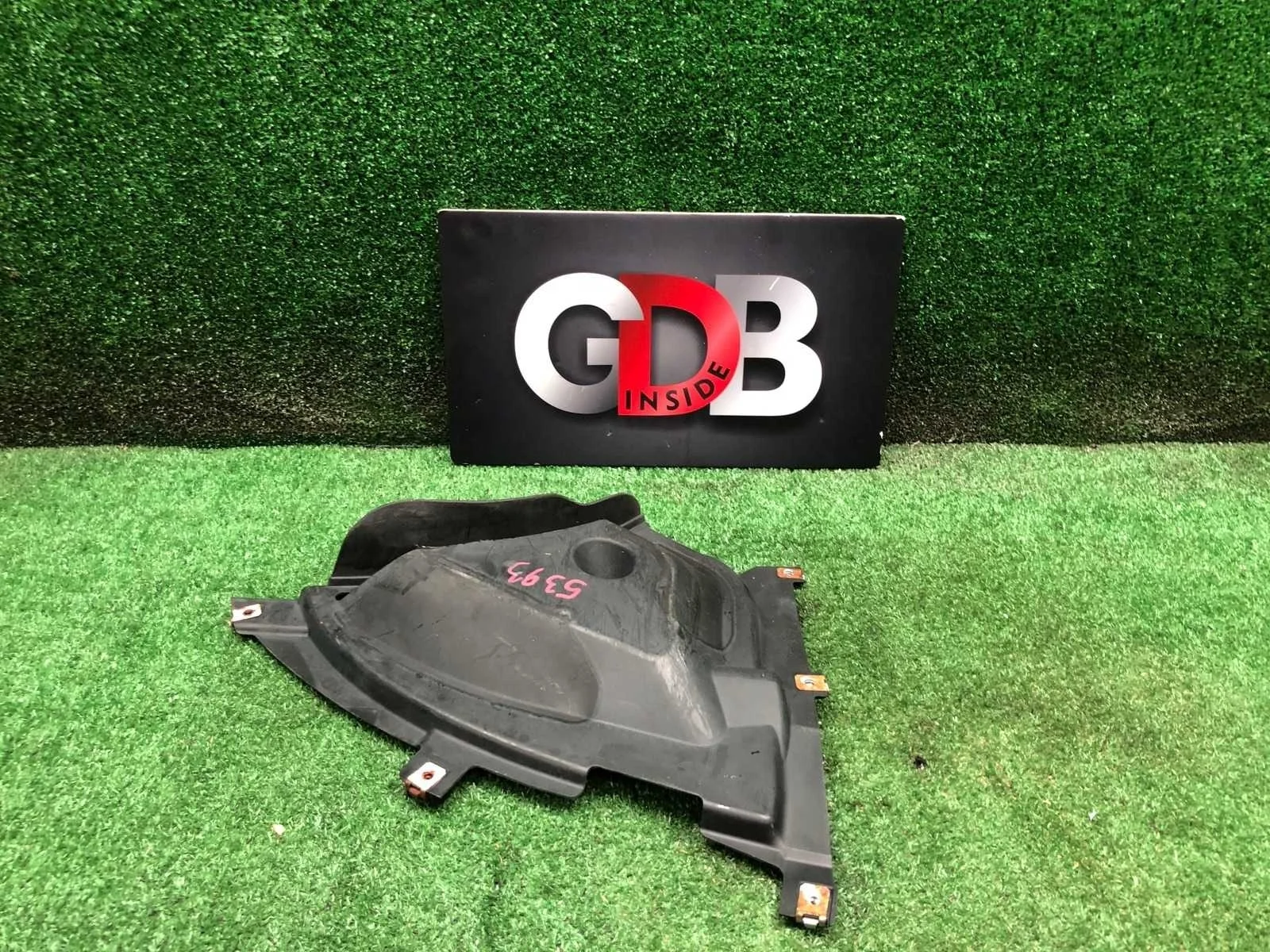 Подкрылок нижний BMW 1 series 20.01.2014 51717241847 F20 N13B16A, передний левый