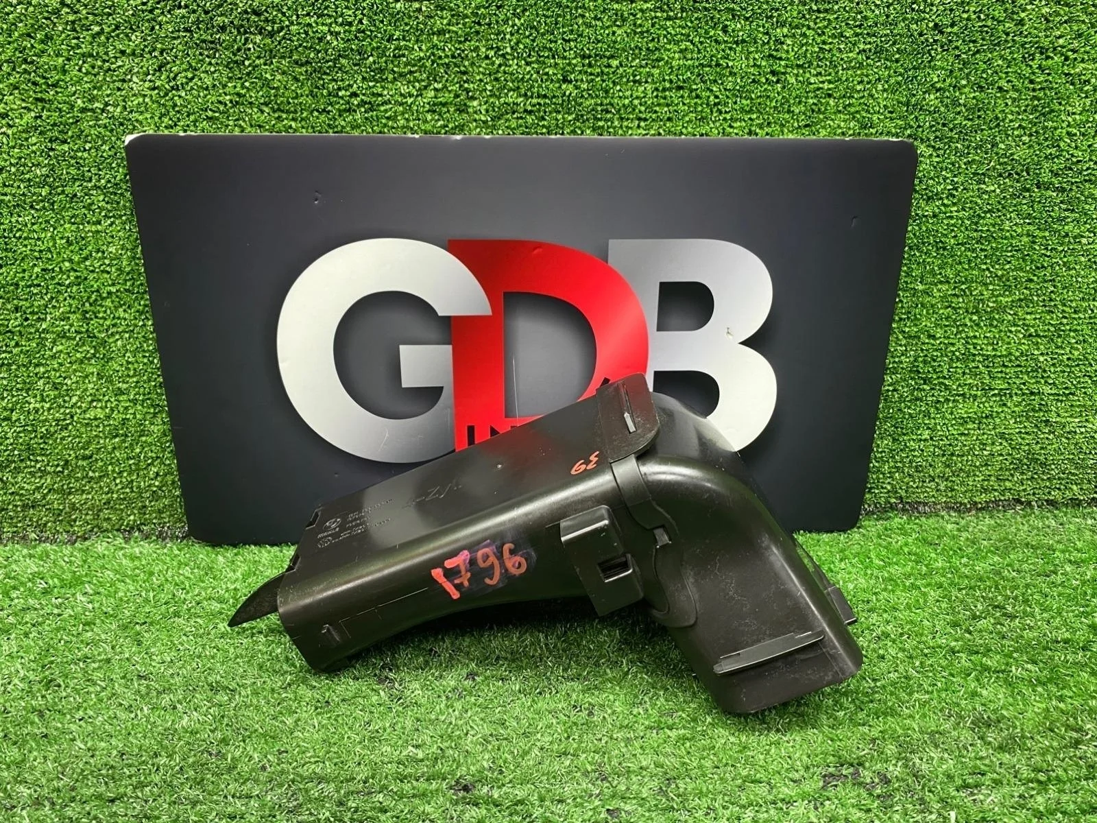 Воздуховод Bmw 3 Series 30.10.2015 13717597585 F30 N47D20C