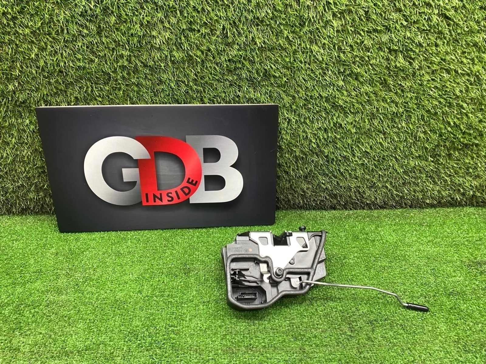 Замок двери BMW 1 series 31.07.2015 51217229457 F20 B38B15A, передний левый