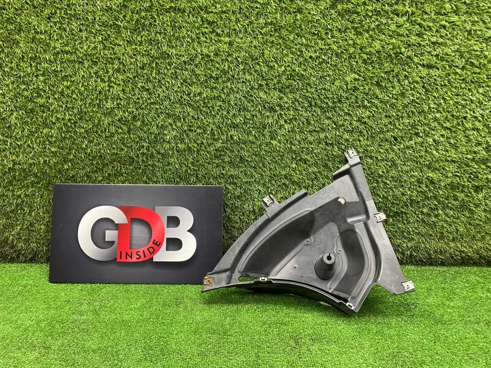 Подкрылок нижний BMW 1 series 28.06.2013 51717241847 F20 N13B16A, передний левый