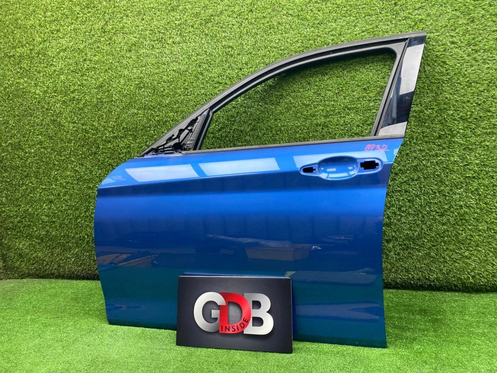 Дверь BMW 1 series 31.07.2015 41007284511 F20 B38B15A, передняя левая