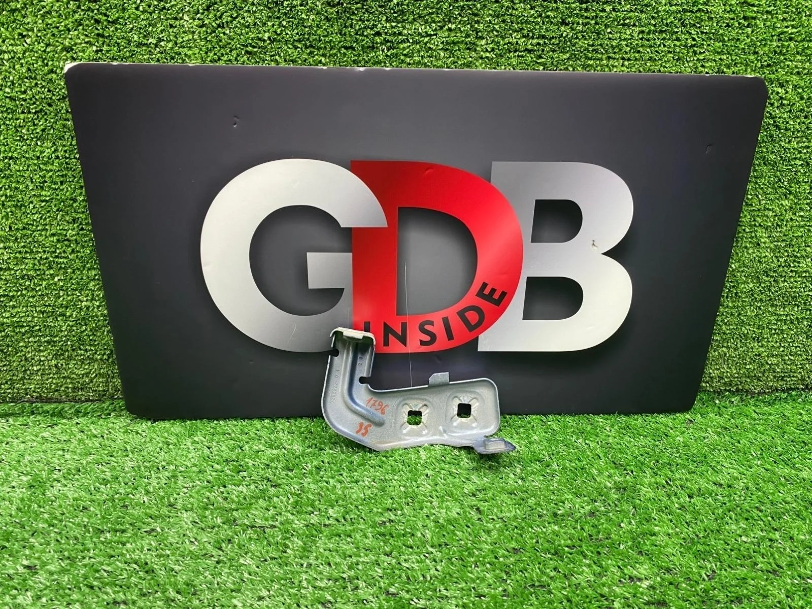 Кронштейн крыла BMW 3 series 30.10.2015 41358066940 F30 N47D20C, передний правый