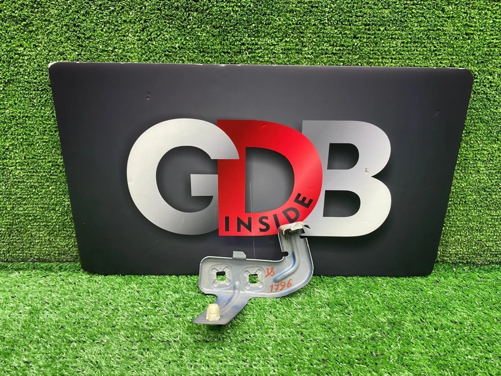 Кронштейн крыла BMW 3 series 30.10.2015 41358066939 F30 N47D20C, передний левый