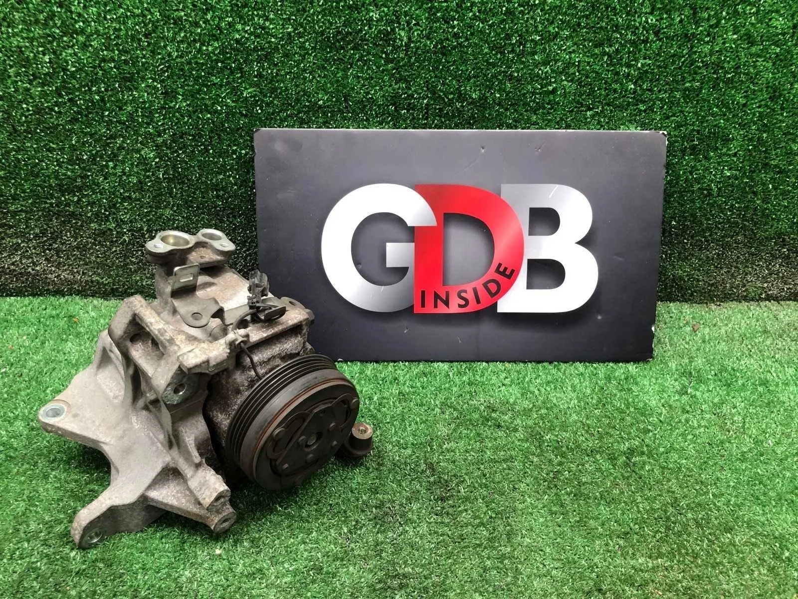 Компрессор кондиционера Subaru Impreza 02.07.2007 73111FG000 GH8 EJ20X