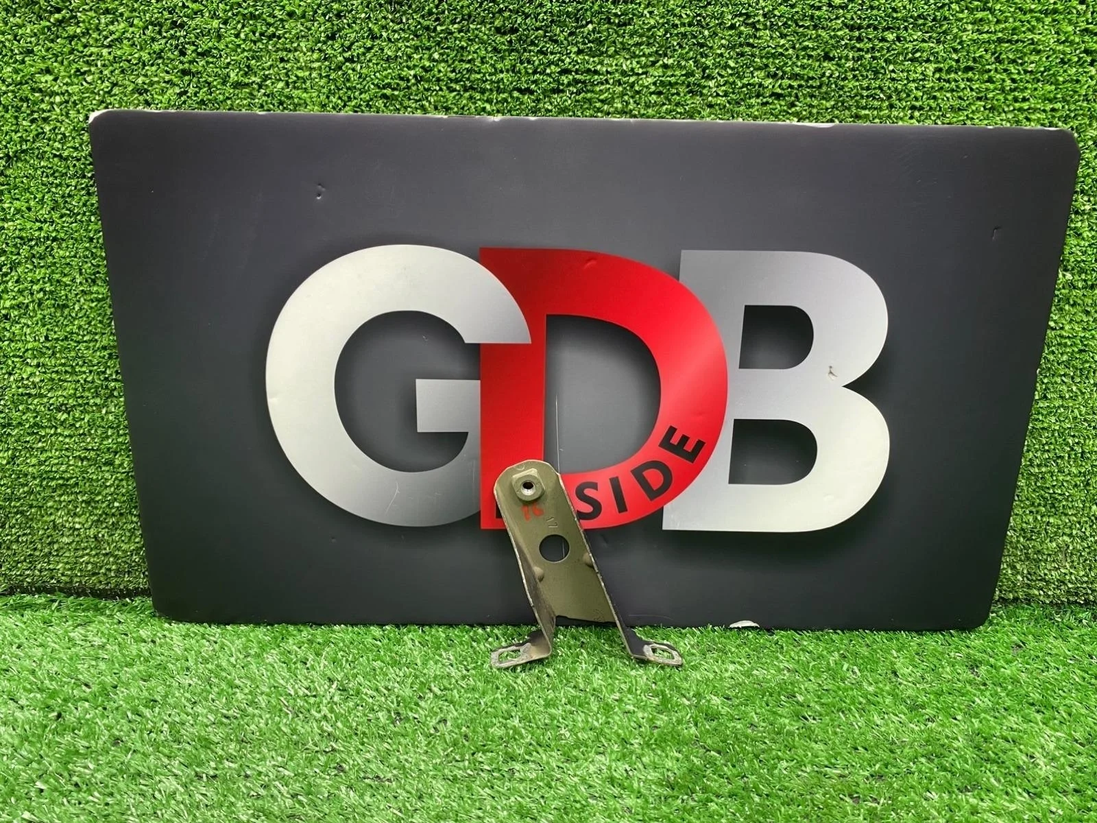 Кронштейн крыла 41358066938, передний правый