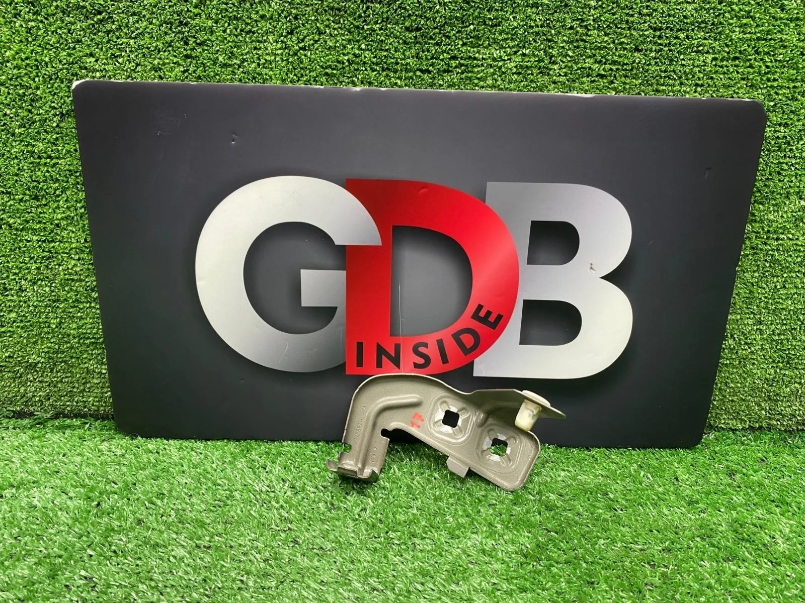 Кронштейн крыла 41358066939, передний левый