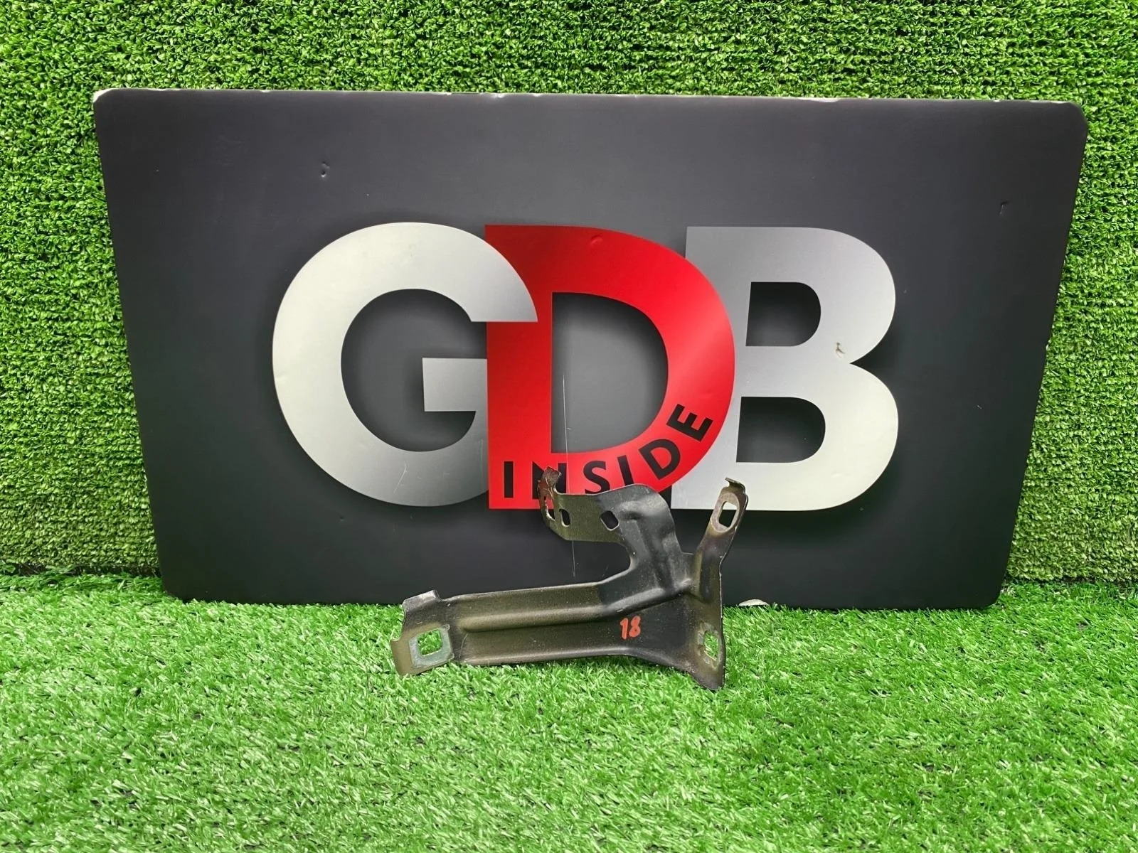 Кронштейн крыла 41357298037, передний левый