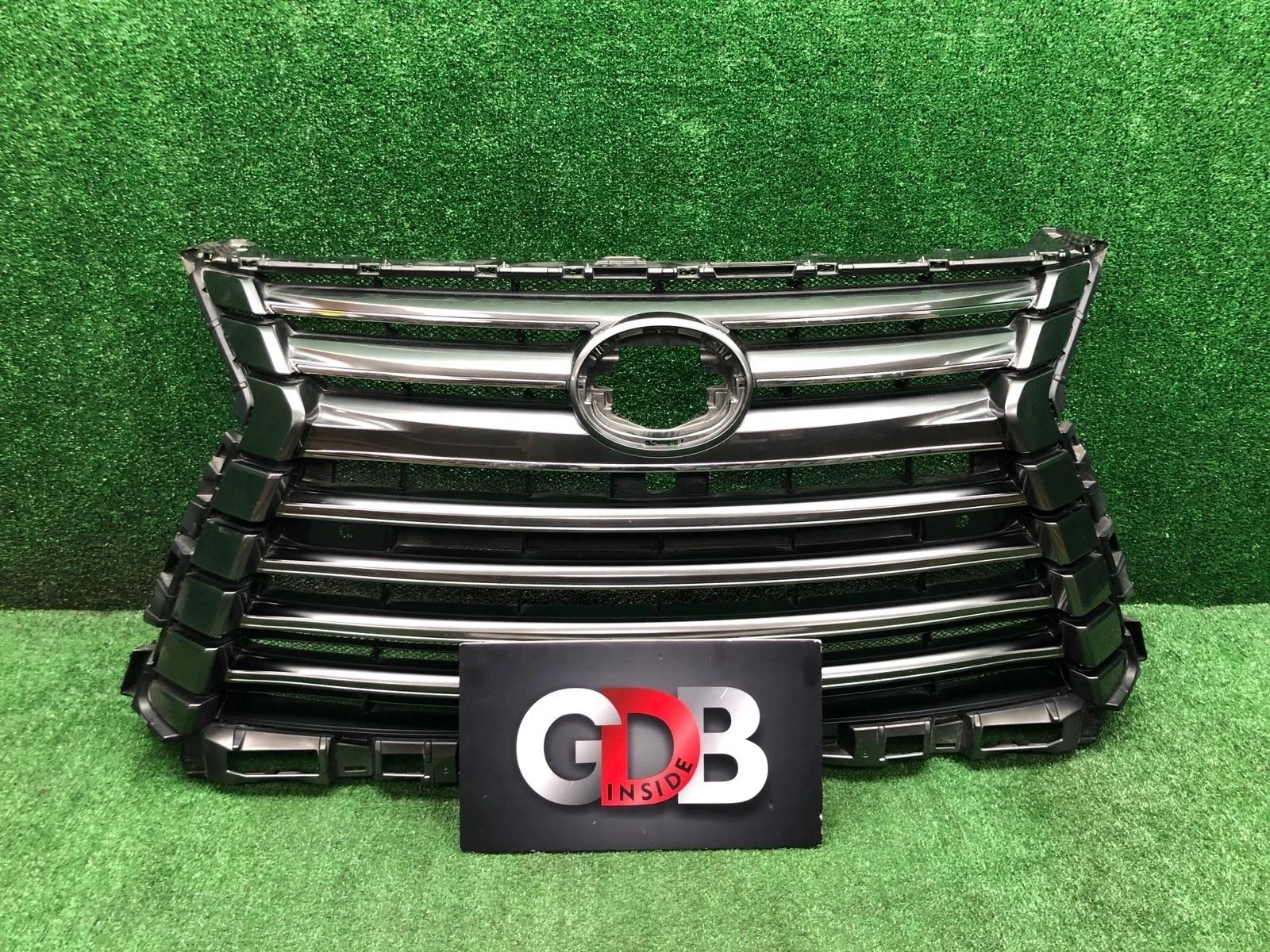 Решетка радиатора Lexus LX570 5310160570 URJ201W