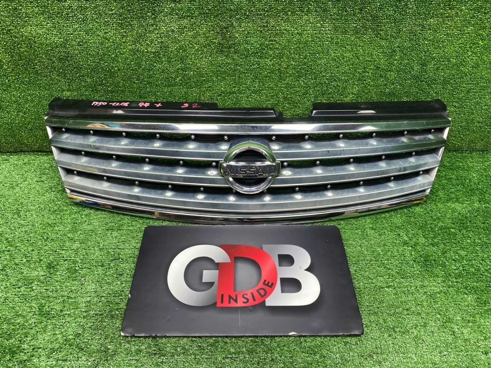 Решетка радиатора Nissan Fuga 62310EG600 Y50