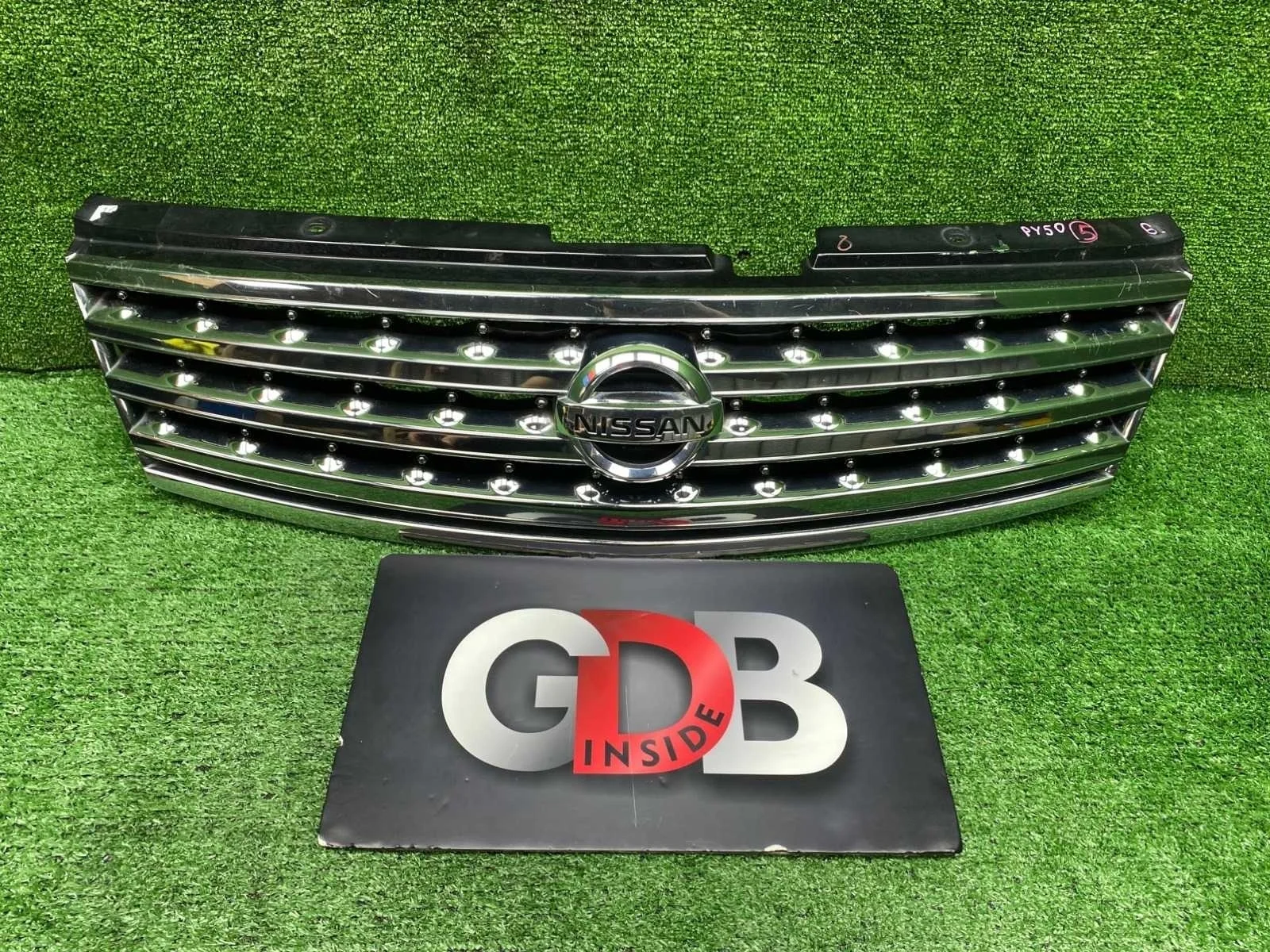 Решетка радиатора Nissan Fuga 62310EG600 Y50